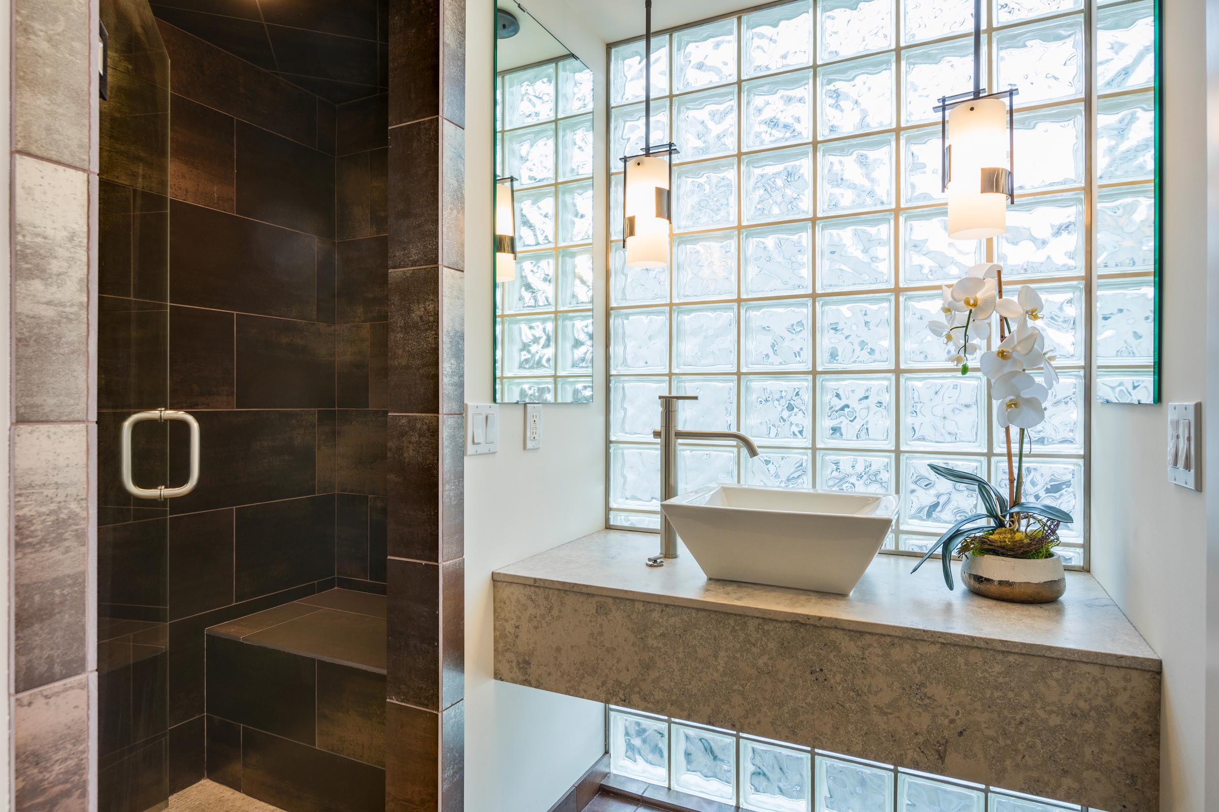 Cedar Lake Contemporary · Ambiance Home Staging